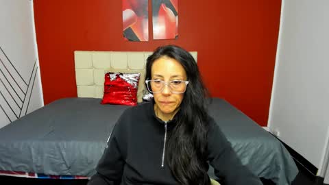 Snapshot of abrillee1 chatting on 02-08-25, 11:55 ABRIL online show from 02-08-25, 11:55