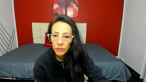 Snapshot of abrillee1 chatting on 02-10-25, 08:00 ABRIL online show from 02-10-25, 08:00