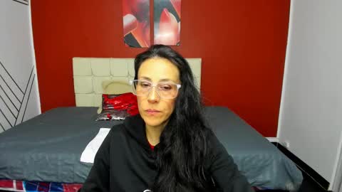 Snapshot of abrillee1 chatting on 02-13-25, 08:03 ABRIL online show from 02-13-25, 08:03