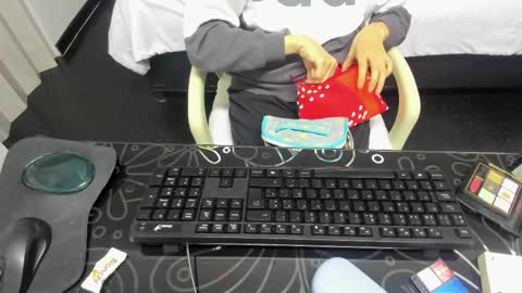 Snapshot of abrillee1 chatting on 03-01-25, 07:26 ABRIL online show from 03-01-25, 07:26