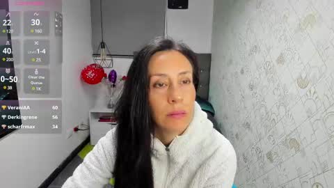 Snapshot of abrillee1 chatting on 03-09-25, 01:35 ABRIL online show from 03-09-25, 01:35