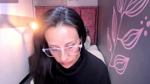 Snapshot of abrillee1 chatting on 11-08-25, 11:43 ABRIL online show from 11-08-25, 11:43