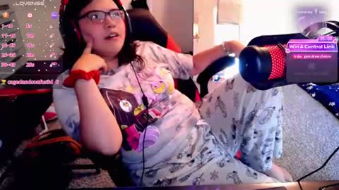 Snapshot of achubbygummy chatting on 07-11-26, 10:33 AChubbyGummy online show from 07-11-26, 10:33