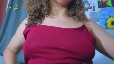 Snapshot of ada_gales_ chatting on 05-15-26, 05:25 Isa online show from 05-15-26, 05:25