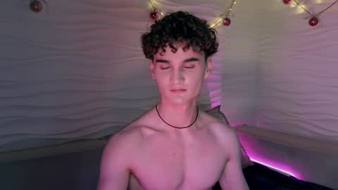 Snapshot of adam_21cm chatting on 12-29-24, 07:53 Adam online show from 12-29-24, 07:53