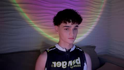 Snapshot of adam_21cm chatting on 03-09-25, 04:33 Adam online show from 03-09-25, 04:33