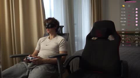 Snapshot of adam_21cm chatting on 09-16-25, 11:22 Adam online show from 09-16-25, 11:22