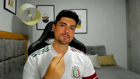 Snapshot of adam_clarke chatting on 11-25-25, 04:34 adam clarke online show from 11-25-25, 04:34