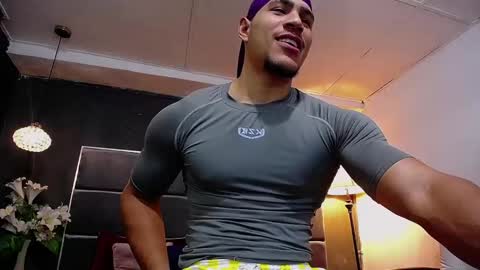 adam_fit19cm online show from 10-02-25, 01:51