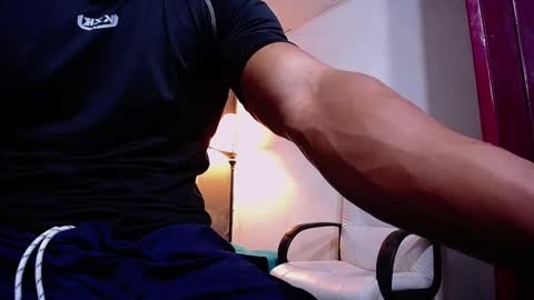 adam_fit19cm online show from 11-20-25, 02:06