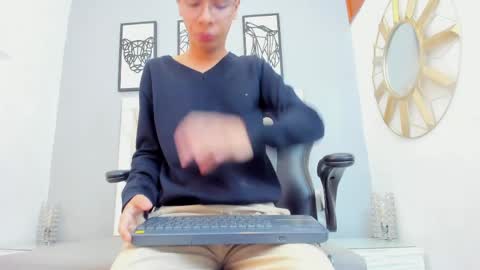 Adams Bobby online show from 04-05-26, 11:18