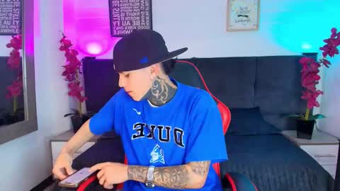 AdamsWalkerr  online show from 02-25-26, 12:26