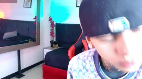 AdamsWalkerr  online show from 04-28-26, 01:05