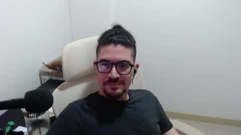 Snapshot of adamussutekh chatting on 02-10-26, 04:44 Adam online show from 02-10-26, 04:44