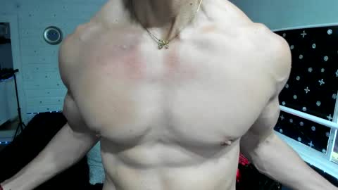 Snapshot of adanxanders chatting on 10-27-25, 08:35 Adan online show from 10-27-25, 08:35