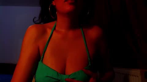 Snapshot of addicted2uts chatting on 02-01-25, 11:58 amy online show from 02-01-25, 11:58