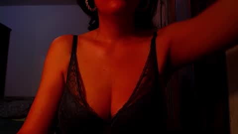 Snapshot of addicted2uts chatting on 10-02-25, 08:49 amy online show from 10-02-25, 08:49