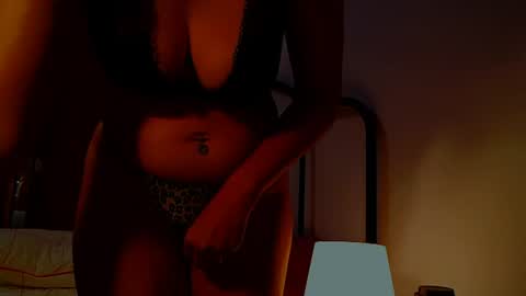 Snapshot of addicted2uts chatting on 07-22-26, 08:33 amy online show from 07-22-26, 08:33
