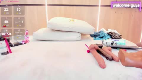 adela chase online show from 10-31-25, 04:02