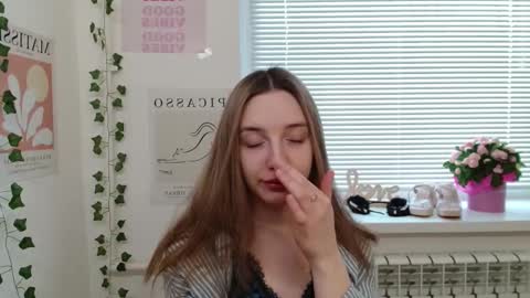 Snapshot of adele0_0 chatting on 02-14-25, 11:10 Adele online show from 02-14-25, 11:10