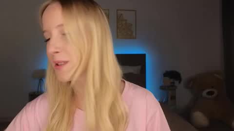 Adele online show from 03-19-26, 09:08