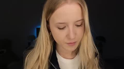 Adele online show from 04-19-26, 08:44