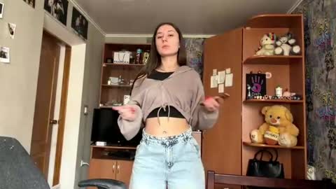 Poly online show from 04-23-26, 07:52