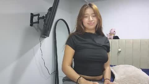 Snapshot of adelein_foxxx chatting on 02-10-26, 01:43 adellein foxx online show from 02-10-26, 01:43
