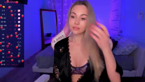 Adele online show from 11-10-25, 02:10