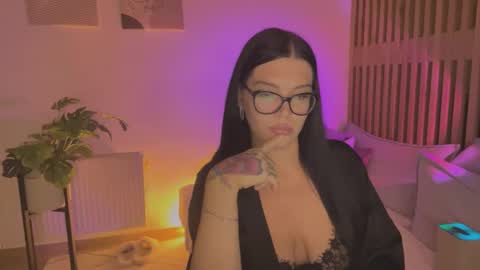 Snapshot of adelinaacute chatting on 10-21-25, 09:04 Adelinaacute online show from 10-21-25, 09:04