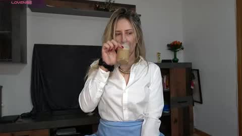 adelllee online show from 11-05-25, 10:48