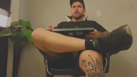 Snapshot of ades_lowe chatting on 10-29-25, 11:56 Ades online show from 10-29-25, 11:56