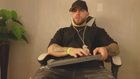 Snapshot of ades_lowe chatting on 11-02-25, 07:22 Ades online show from 11-02-25, 07:22