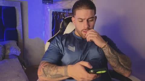 Snapshot of ades_lowe chatting on 11-10-25, 07:35 Ades online show from 11-10-25, 07:35