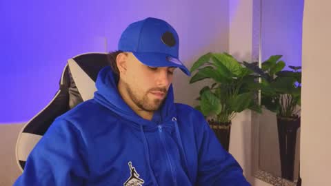 Snapshot of ades_lowe chatting on 11-30-25, 11:36 Ades online show from 11-30-25, 11:36