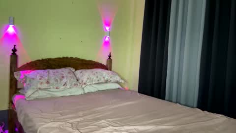 Snapshot of adgodz chatting on 01-11-26, 04:12 Cassie online show from 01-11-26, 04:12