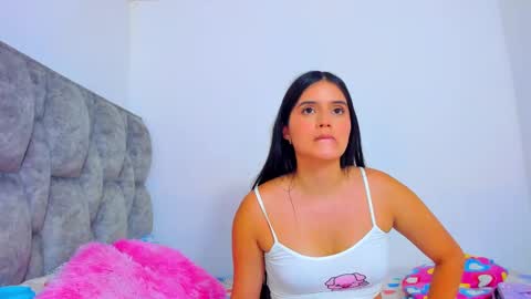 Snapshot of adhara__evanss chatting on 01-17-25, 04:17 online show from 01-17-25, 04:17