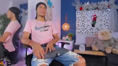 Snapshot of adonis_wb chatting on 12-04-25, 08:39 adonis_wb online show from 12-04-25, 08:39