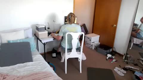 Snapshot of adorable22 chatting on 09-28-25, 07:08 adorable22 online show from 09-28-25, 07:08