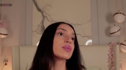 adoracortes online show from 11-19-25, 05:07