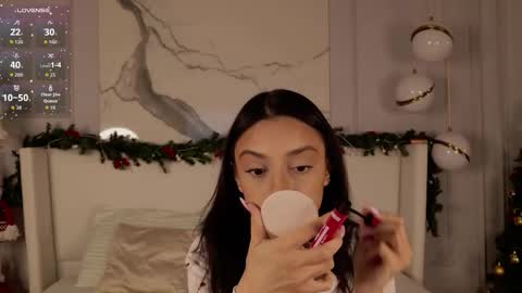 adoracortes online show from 12-22-25, 05:04