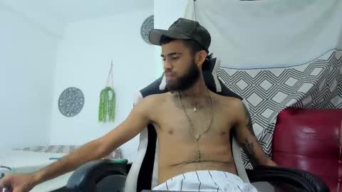 Snapshot of adri_sexboy229 chatting on 10-12-25, 06:23 adri_sexboy229 online show from 10-12-25, 06:23