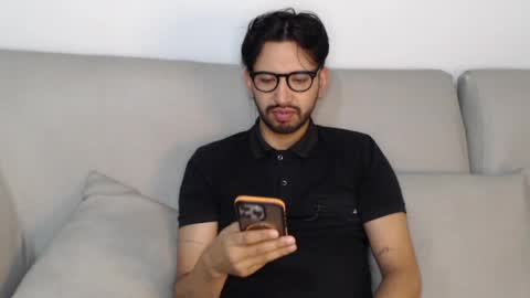 Snapshot of adrian_falcon chatting on 06-12-26, 02:54 Adrian Falcon online show from 06-12-26, 02:54