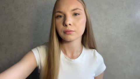 Caroline online show from 06-07-26, 12:09