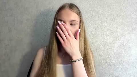 Caroline online show from 06-12-26, 12:15