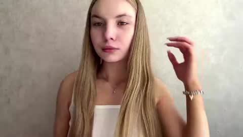 Caroline online show from 07-05-26, 05:03
