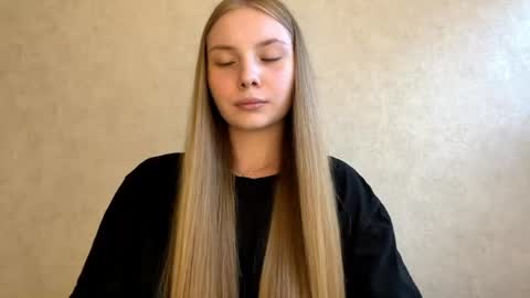 Caroline online show from 08-01-26, 03:55
