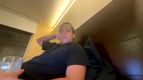 Snapshot of adriannn222 chatting on 09-18-25, 05:31 adriannn222 online show from 09-18-25, 05:31