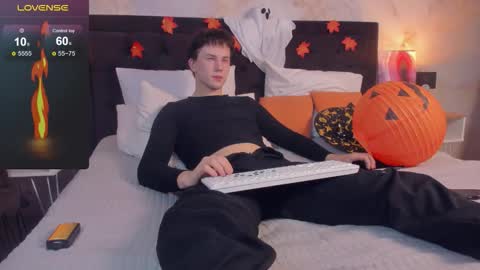 Snapshot of adrianoaubert chatting on 10-27-25, 04:27 adrianoaubert online show from 10-27-25, 04:27