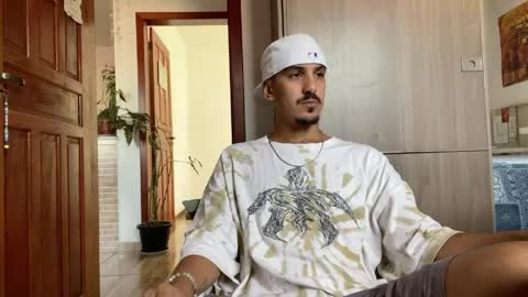 Luci online show from 04-25-26, 07:22